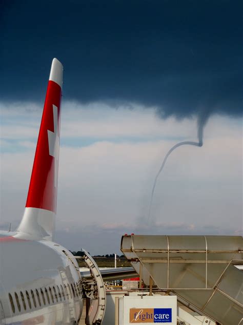 Datei:20111007 GLOB Tornado Fiumicino Eggenschwiler Original.jpg ...