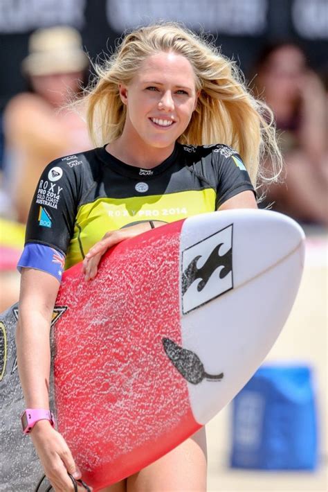 pro surfer laura enever aus roxy pro snapper rocks pro 2014 female surfers surf girls surfing