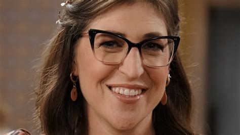 Mayim Bialik Shares How Call Me Kats Newest Guest Star Pays Tribute To