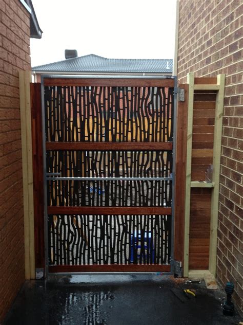 The initial area we need screened would be approx 2m × 2m & the garden bed 770 x 85cm. Metricon - Winchester 28 : DIY (Do It Yourself) Gate ...