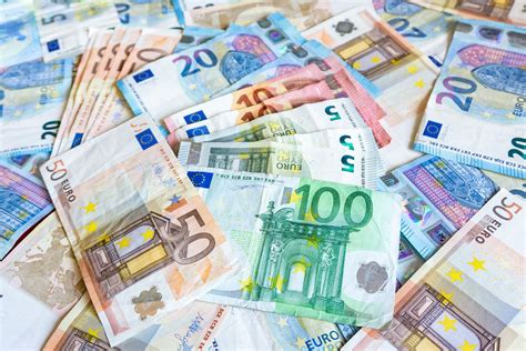 This currency rates table lets you compare an amount in euro to all other currencies. Euro Definition