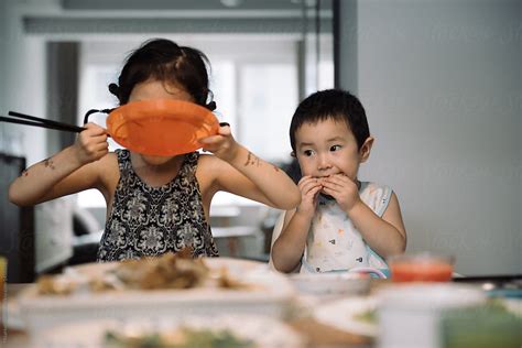 Adorable Boy And Girl Eating At Home Del Colaborador De Stocksy