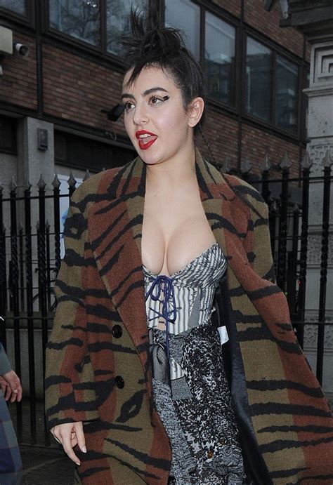 Charli Xcx Cleavage 16 Photos Thefappening