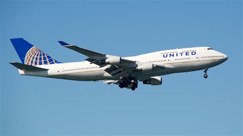 United Airlines Is Retiring Its Last Boeing 747 In Retro Style The Manual