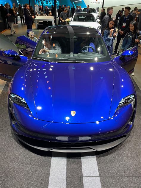 frozen-blue-and-gentian-blue-taycan-4s-from-la-auto-show-debut