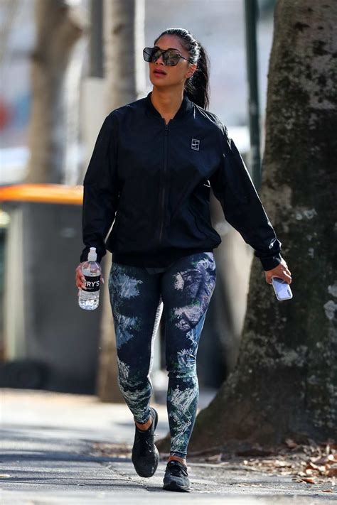 Nicole Scherzinger Shows Off Her Incredible Figure In A Sports Bra And Leggings While Practicing