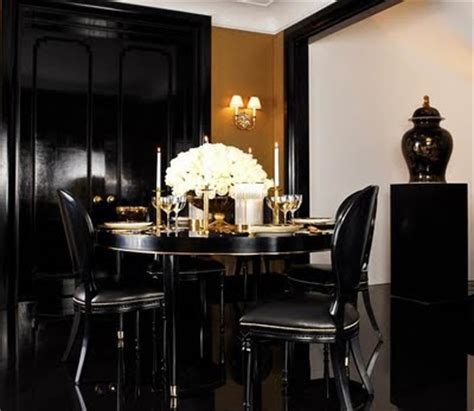 Hues like black and grey instantly give your display of modern christmas decorations a moodier feel. Interior and aRt Files: Black and Gold Decor