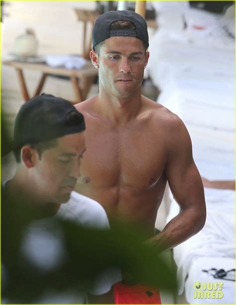 Photo Cristiano Ronaldo Kisses Blonde Fitness Model At Miami Pool 04 Photo 3723537 Just