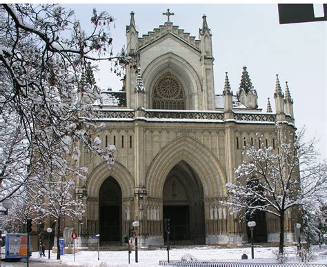 Most of the city's neighborhoods are surrounded by parks and forests and many cultural events add an. File:Vitoria, Catedral Nueva..jpg - Wikimedia Commons