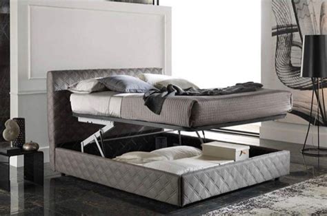 Ho acquistato per sopra un 16 cm e sotto un 14 facendo una modifica, naturalmente così sporge dalla struttura sia ai piedi. Letto-con-contenitore-comodo-per-rifare-il-letto
