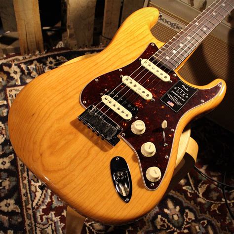 Fender American Ultra Stratocaster Hss Rosewood Aged Natural