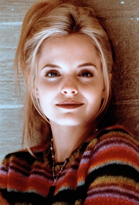 She shot to fame with her portrayal of a seductive beauty in the 'american pie' series of movies. Mena Suvari in American Beauty (1999) | Cinema | Pinterest ...