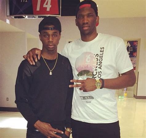 Joel embiid on his right knee: Joel Embiid: Bio, family, net worth | Celebrities InfoSeeMedia
