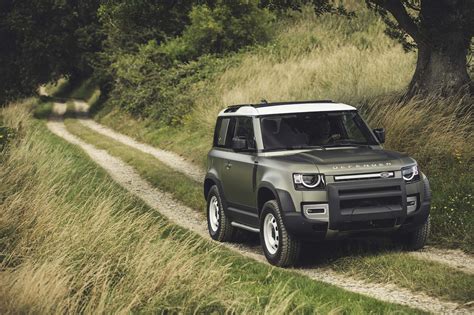 Land Rover Extends Defender Line Up For 2021 The Detroit Bureau