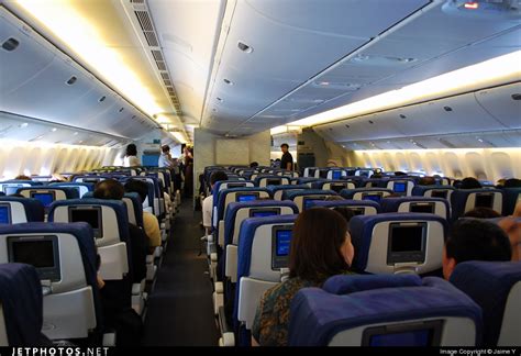 World's best first class 2020. Boeing 777-200 LR. :: Fly Emirates