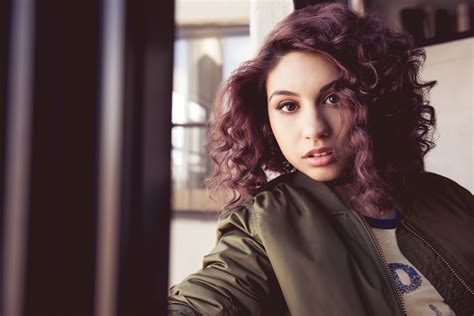 She May Not Know It All But Alessia Cara Knows How To Put On A Show