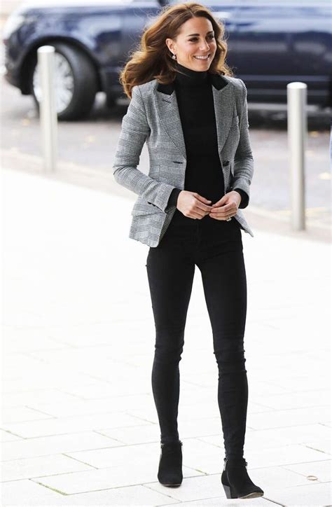 Chelsea boots can be a wardrobe staple for both men and women. How to Wear Chelsea Boots, According to 10 Super-Trendy Celebs in 2020 | Chelsea boots outfit ...