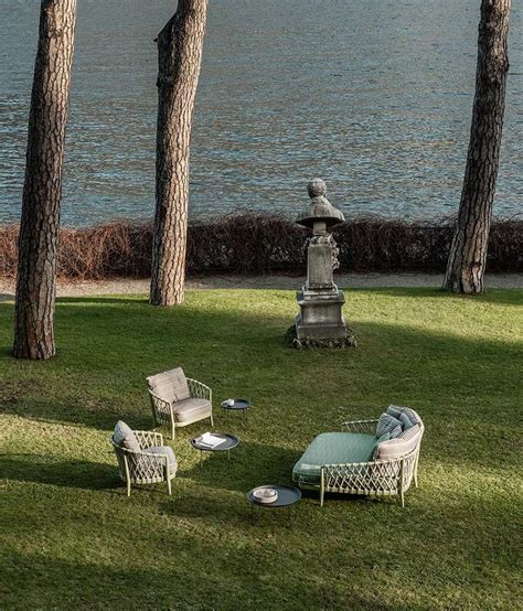 The polyethylene fibre interlacing are joined by natural or bronze abaca. B&B Italia Outdoor - Erica '19 Armchair - Products - Minima