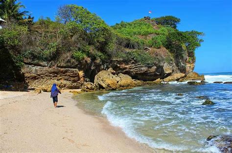Pantai cantik taman manalusu garut selatan|tempat wisata pantai garut selatan 2021. 12 Spot Foto Pantai Ngetun - Harga Tiket Masuk - Terbaru 2021