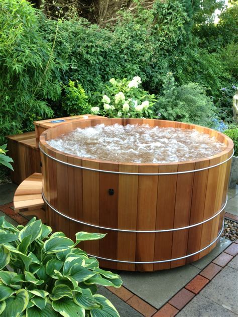 10 Small Outdoor Hot Tubs Decoomo