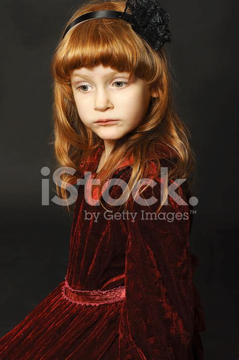 Küçük Kız Güzel Bir Elbise Stok Fotoğraf Freeimages