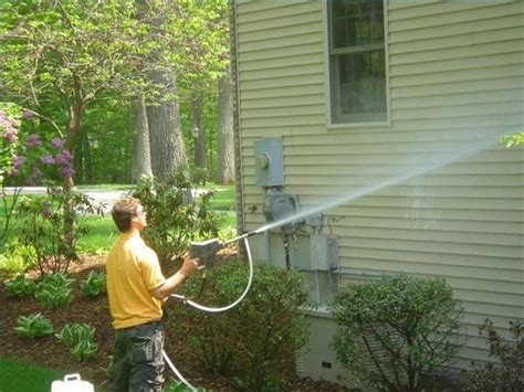 How to Clean Algae Off of Aluminum Siding | Hunker