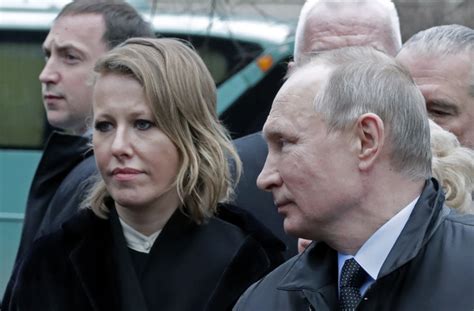 Собчак встретилась с Владимиром Путиным на открытии памятника отцу WOMAN