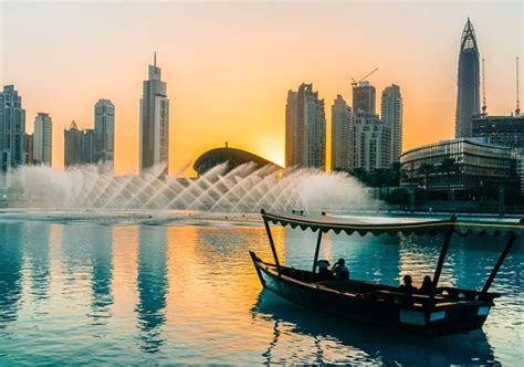 Dubai Fountain Show Fountain Show And Traditional Boat Ride On Burj