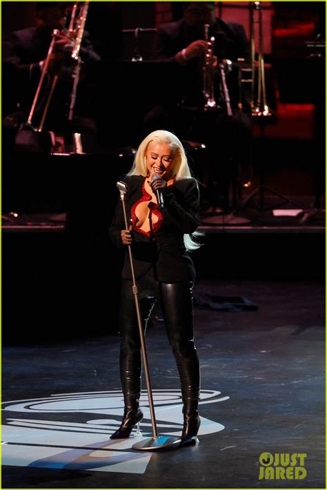 Christina Aguilera Debuts New Spanish Language Song At Latin Grammys