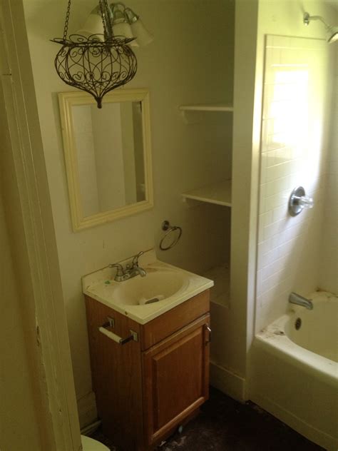 Sometimes the old ways are the best, and with our fantastic range of traditional bath taps here at tap warehouse, we definitely think that's the case. How to turn an old fashioned bathroom into modern