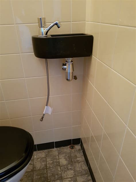 Fontein Toilet Aansluiten Water Aansluiten En Afvoer Leggenaansluite Werkspot