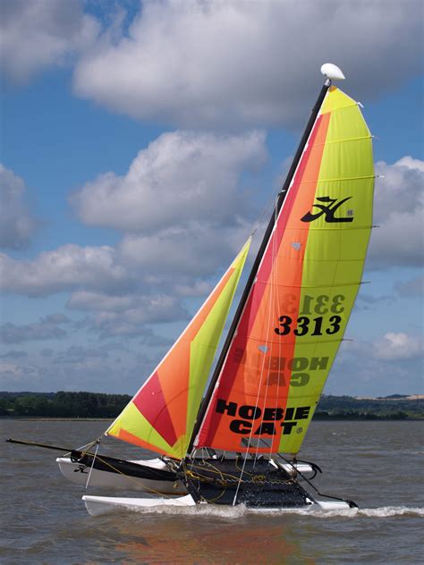All of which is precisely what you get with each of hobie's 12 models of hobie kayaks. Location hobie cat catamaran sur la Côte d'Émeraude