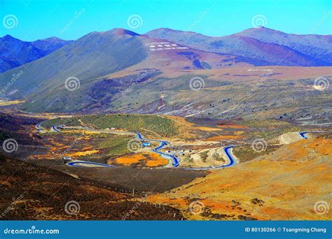 The Autumn Scenery On The Road To Qinghai Tibet Plateau Stock Photo