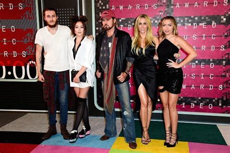 Miley also has a little sister noah cyrus (born in 2000) who similar to her big sister pursued a career in acting and singing. Meet Billy Ray Cyrus' Six Children