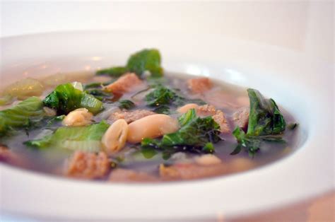 This link is to an external site that may or may not meet accessibility guidelines. Escarole and Cannellini Bean Soup (Zuppa di Scarola e Fagioli)