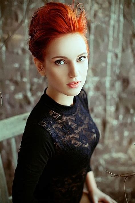 Red hair (or ginger hair) occurs naturally in one to two percent of the human population, appearing with greater frequency (two to six percent) among people of northern or northwestern european ancestry and lesser frequency in other populations. Pin by Gaja Serigala ♫♪ on Ginger is beautiful | Short ...