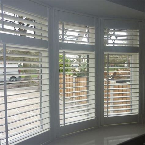 Because unfortunately the windows are single glazed and there is sometimes a lot of noise on my street in the middle of the night. Wooden Venetian blinds bay window: | Blinds for windows ...