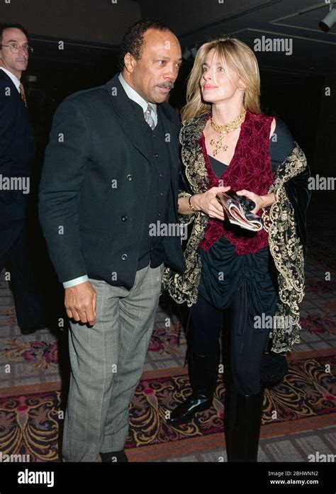 Los Angeles Ca C 1993 Musiker Quincy Jones And Freundin