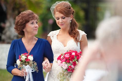 7 Unikalnych Sposobów Na Uhonorowanie Mamy W Dniu ślubu Poradnik ślubny