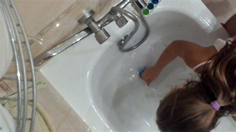 Делаем радужные ванну с моей сестрой Youtube