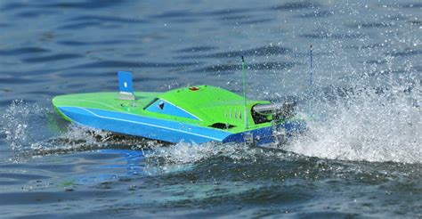 Rc Boats For Beginners Everything You Need To Get Started Hobby Help