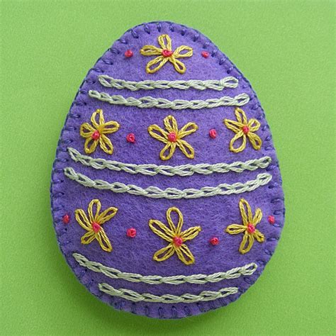 Or maybe you don't want to deal with designing your own pattern and take the time to make sure that it looks good before you spend too. Flowery Springtime Egg - an applique felt pattern from ...