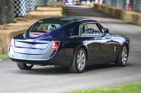 At the time of its may 2017 debut at the yearly concorso d'eleganza villa d'este event it. Rolls-Royce bespoke Sweptail takes to Goodwood hillclimb ...