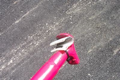 Our yellow thing (a bead keeper) keeps the tire bead in place during tire installation. GL1800Riders - MojoLever (tire change tool)
