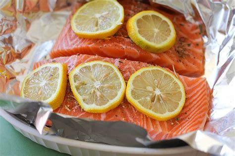 Whole salmon filets usually contain variable amounts thickness in one piece. How to BBQ Salmon Fillets in Tin Foil | Cooking salmon ...