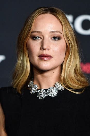 Jennifer Lawrence Long Straight Hairstyle 2023 Cinemacon 2023
