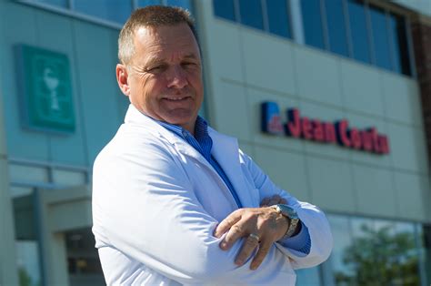 Des essais, des erreurs et aujourd'hui cinq pharmacies - L'Express