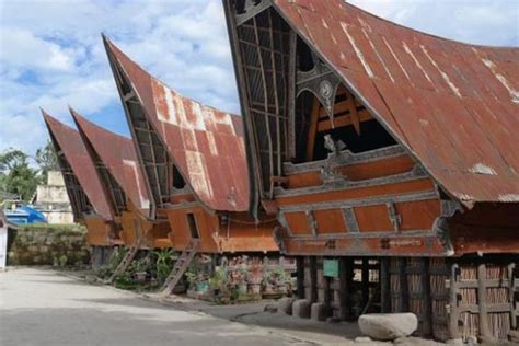 Rumah adat lampung ini berbentuk rumah panggung dengan deretan tiang penyangga yang cukup tinggi. Rumah Adat Lampung Untuk Diwarnai / Mujtaba ...