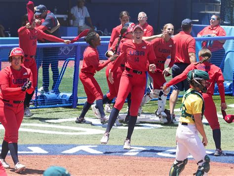 Chidesters Game Winning Hit Gives Usa Fourth Consecutive Win In Tokyo