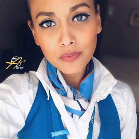 Sexiest Selfies Of Flight Attendants From Around The World Pictolic